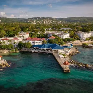 Lush Tropical Located In A 4-star Apartment Runaway Bay
